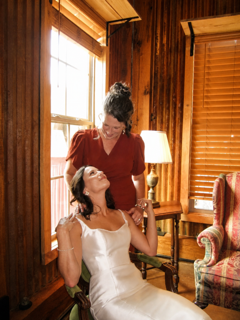 03-bride-and-attendant-enhanced-3840