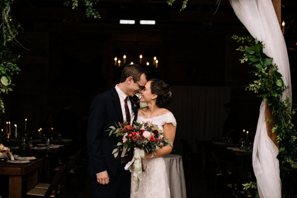14-couple-bouquet-dark-interior-enhanced-3840